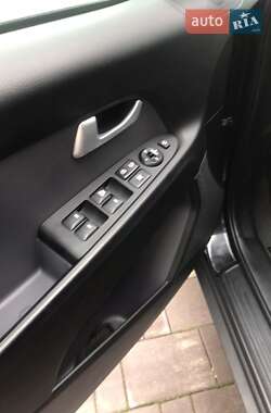 Внедорожник / Кроссовер Kia Sportage 2013 в 