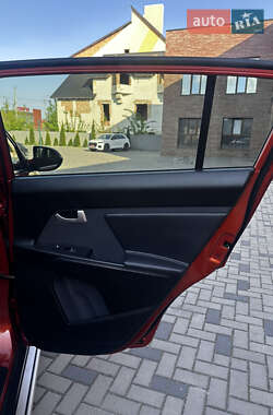 Внедорожник / Кроссовер Kia Sportage 2012 в 