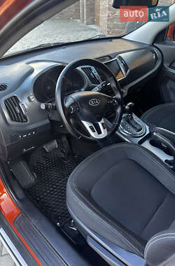 Внедорожник / Кроссовер Kia Sportage 2012 в 