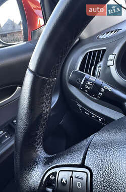 Внедорожник / Кроссовер Kia Sportage 2012 в 