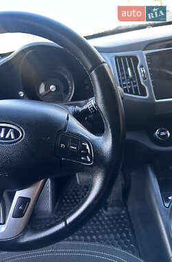 Внедорожник / Кроссовер Kia Sportage 2012 в 