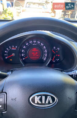 Внедорожник / Кроссовер Kia Sportage 2011 в 