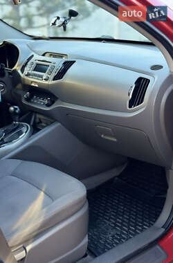Позашляховик / Кросовер Kia Sportage 2012 в 
