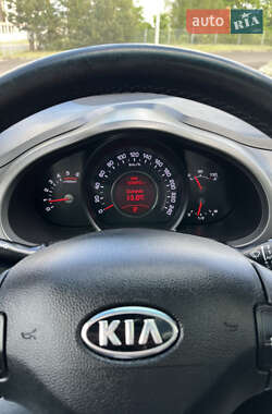 Позашляховик / Кросовер Kia Sportage 2012 в 
