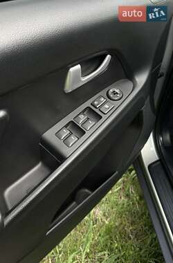Внедорожник / Кроссовер Kia Sportage 2012 в 