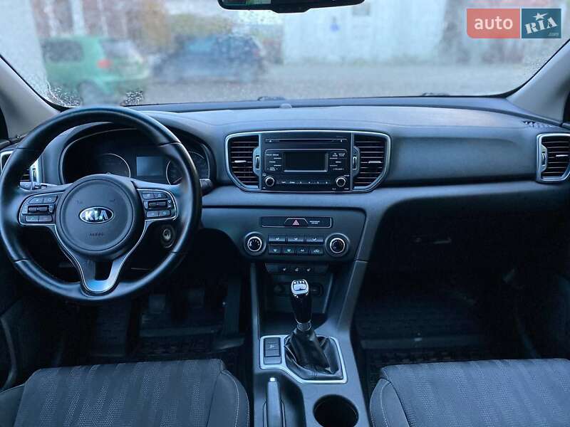 Внедорожник / Кроссовер Kia Sportage 2016 в Каменец-Подольском