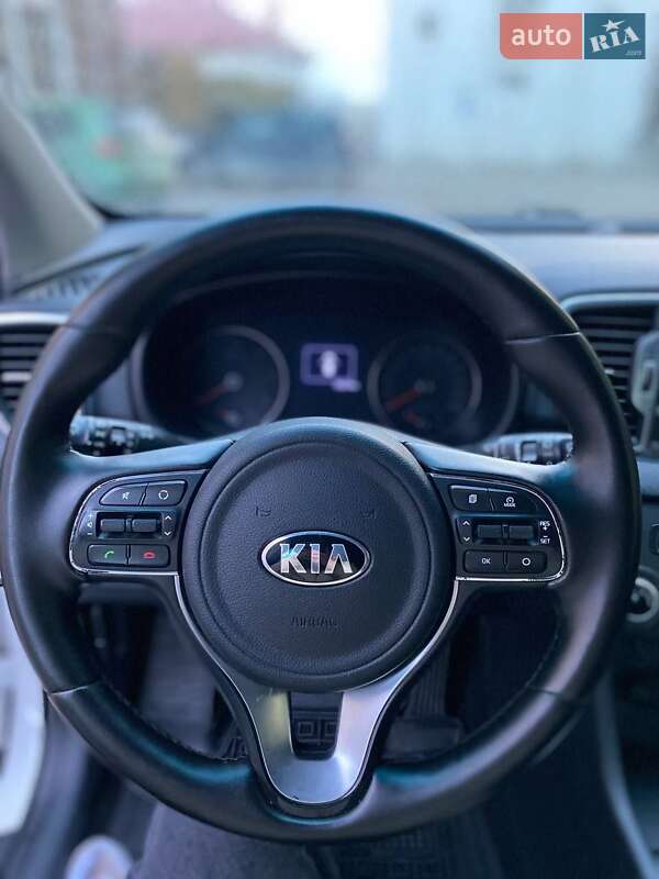 Внедорожник / Кроссовер Kia Sportage 2016 в Каменец-Подольском