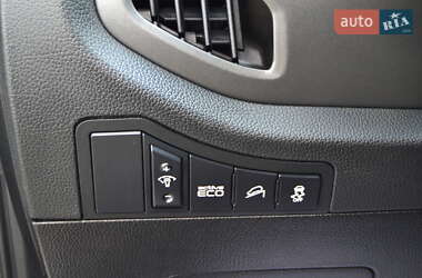 Позашляховик / Кросовер Kia Sportage 2012 в 