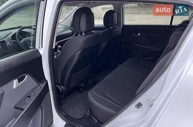 Внедорожник / Кроссовер Kia Sportage 2011 в 