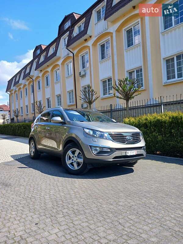 Внедорожник / Кроссовер Kia Sportage 2011 в 