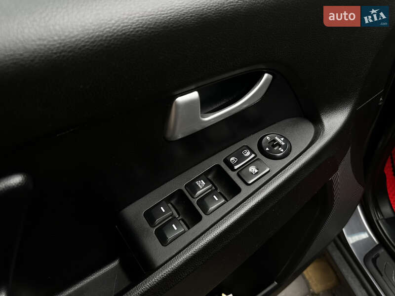 Внедорожник / Кроссовер Kia Sportage 2013 в Запорожье
