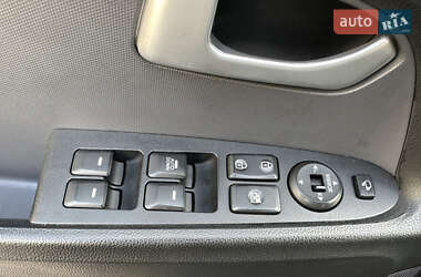 Позашляховик / Кросовер Kia Sportage 2012 в 