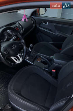 Внедорожник / Кроссовер Kia Sportage 2011 в 