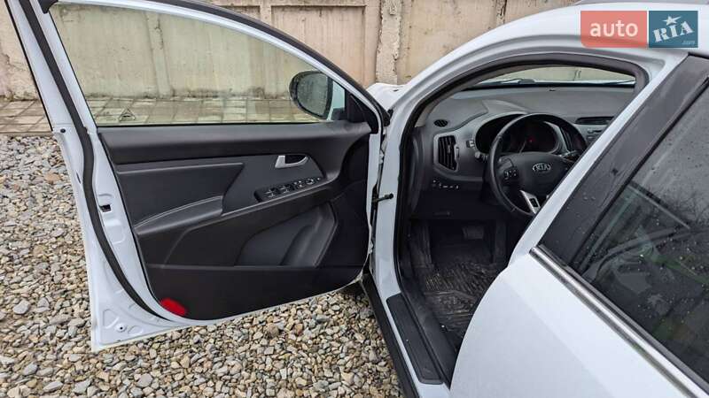 Внедорожник / Кроссовер Kia Sportage 2012 в Калуше