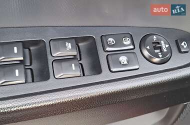Внедорожник / Кроссовер Kia Sportage 2013 в 