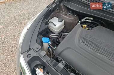 Внедорожник / Кроссовер Kia Sportage 2011 в 