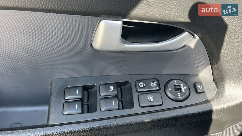 Внедорожник / Кроссовер Kia Sportage 2012 в Луцке