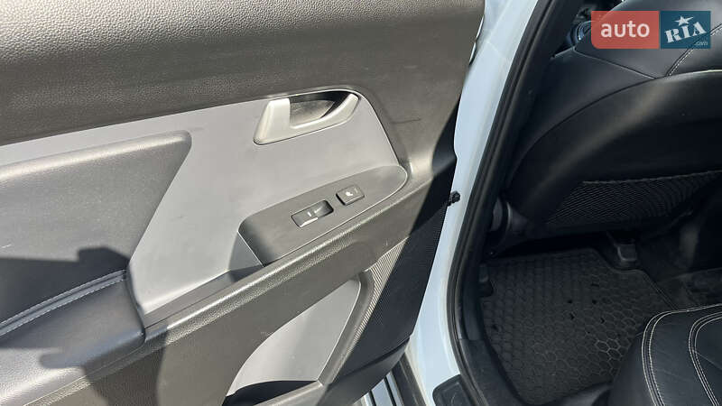 Внедорожник / Кроссовер Kia Sportage 2012 в Луцке