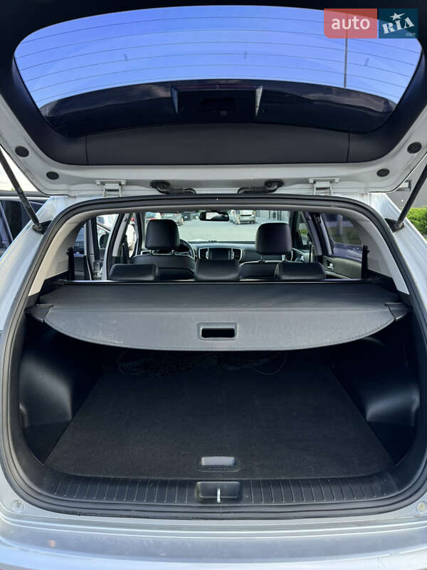 Внедорожник / Кроссовер Kia Sportage 2016 в Тернополе