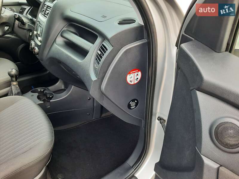 Внедорожник / Кроссовер Kia Sportage 2009 в Полтаве