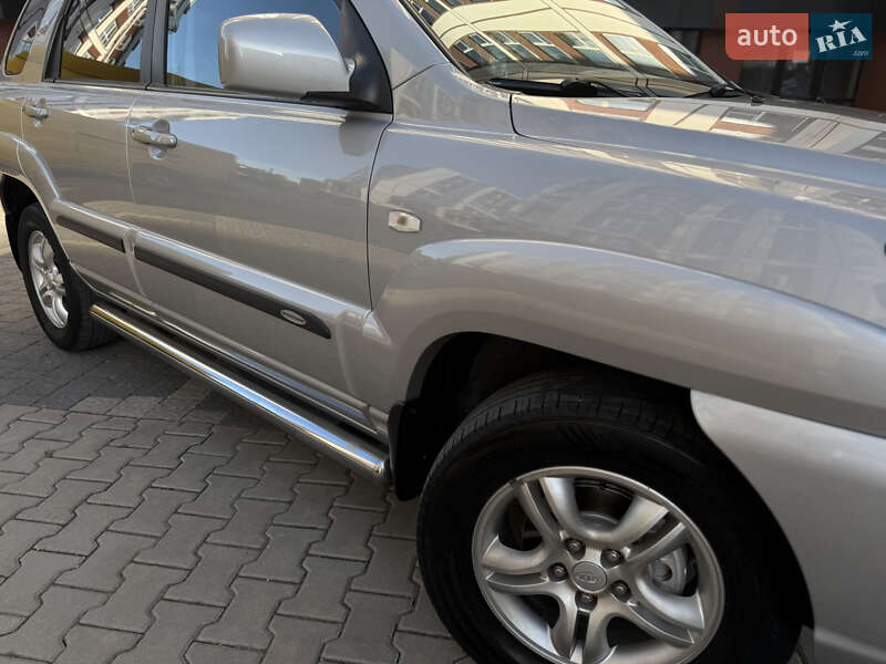 Позашляховик / Кросовер Kia Sportage 2008 в Івано-Франківську