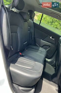 Позашляховик / Кросовер Kia Sportage 2011 в 