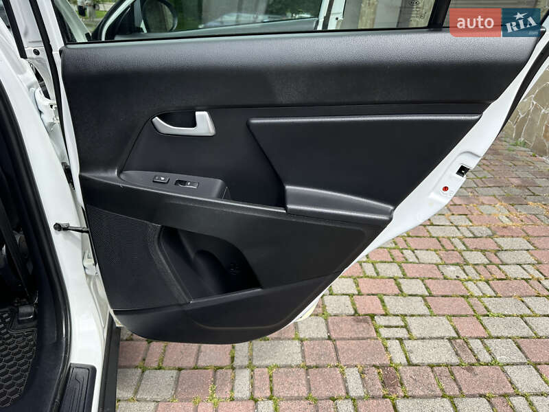 Внедорожник / Кроссовер Kia Sportage 2014 в Надворной