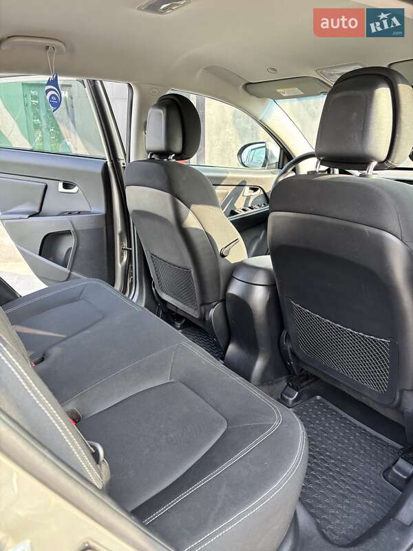 Внедорожник / Кроссовер Kia Sportage 2011 в Луцке