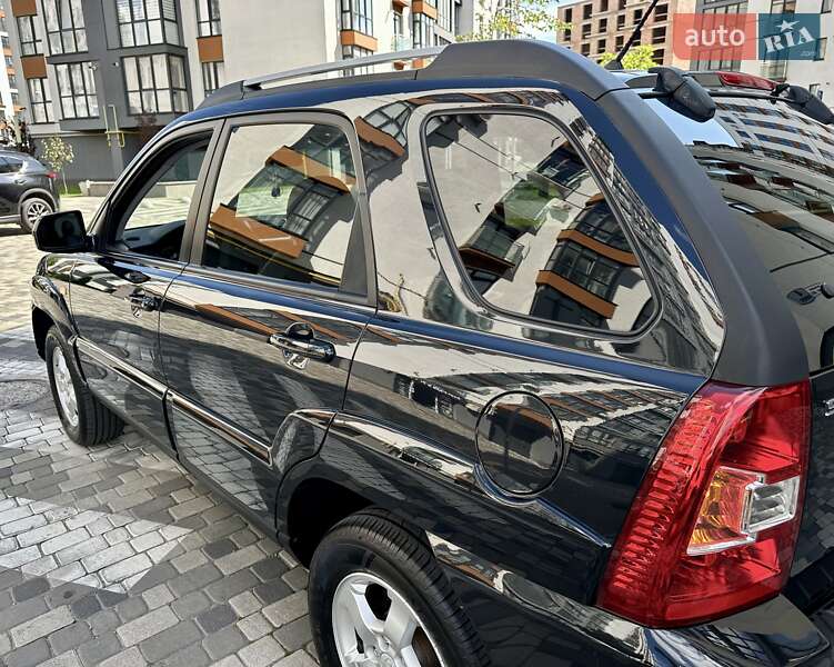 Позашляховик / Кросовер Kia Sportage 2008 в Івано-Франківську