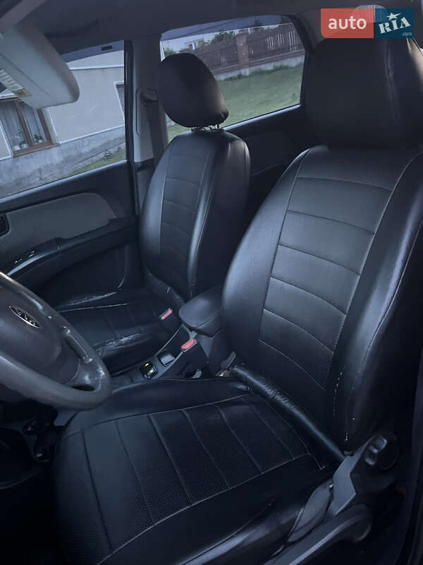 Внедорожник / Кроссовер Kia Sportage 2008 в Золочеве