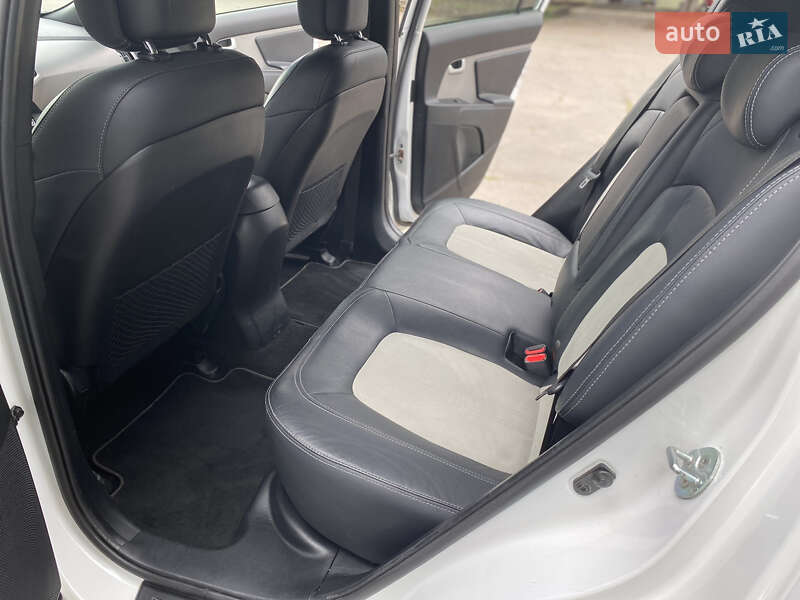 Внедорожник / Кроссовер Kia Sportage 2014 в Новоархангельске