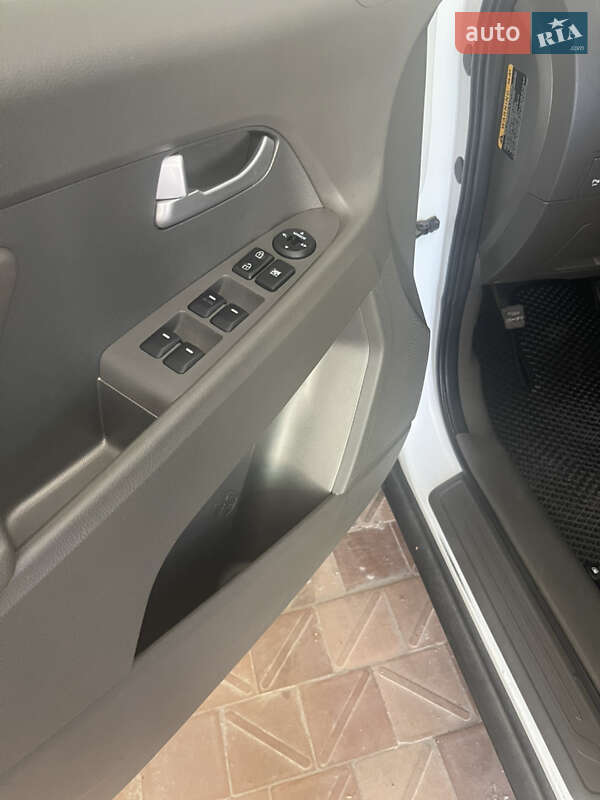 Внедорожник / Кроссовер Kia Sportage 2011 в Черновцах