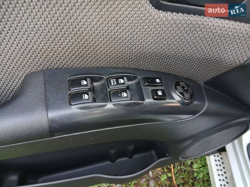 Позашляховик / Кросовер Kia Sportage 2008 в Конотопі
