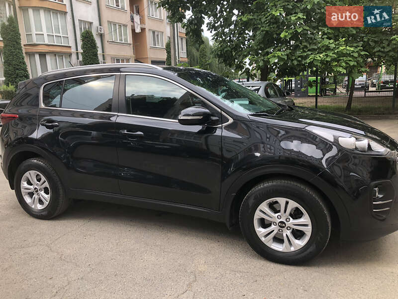 Внедорожник / Кроссовер Kia Sportage 2016 в Черновцах