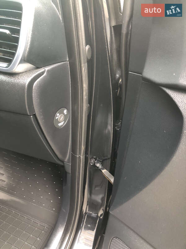 Внедорожник / Кроссовер Kia Sportage 2016 в Черновцах