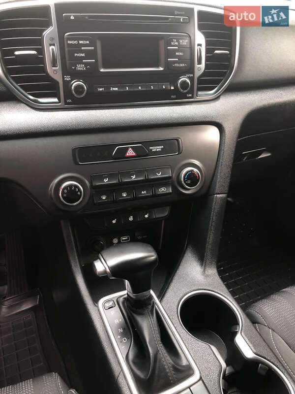 Внедорожник / Кроссовер Kia Sportage 2016 в Черновцах