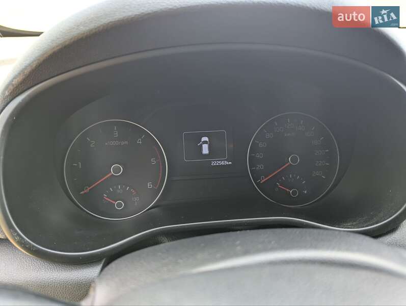 Внедорожник / Кроссовер Kia Sportage 2016 в Новояворовске