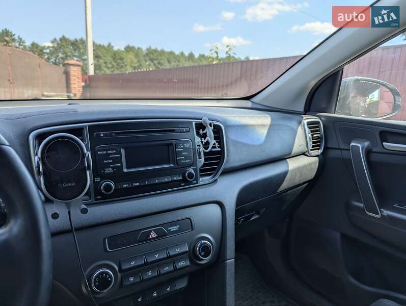 Внедорожник / Кроссовер Kia Sportage 2016 в Новояворовске