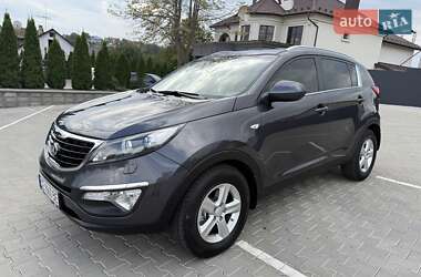 Позашляховик / Кросовер Kia Sportage 2015 в Чернівцях