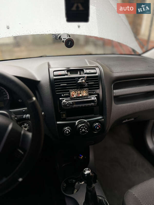 Внедорожник / Кроссовер Kia Sportage 2007 в Золочеве