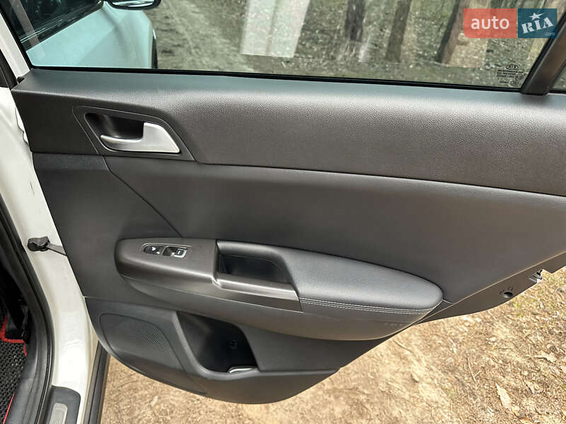 Позашляховик / Кросовер Kia Sportage 2017 в Гостомелі