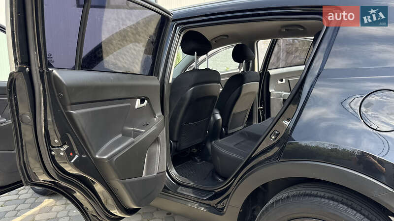 Внедорожник / Кроссовер Kia Sportage 2011 в Ивано-Франковске