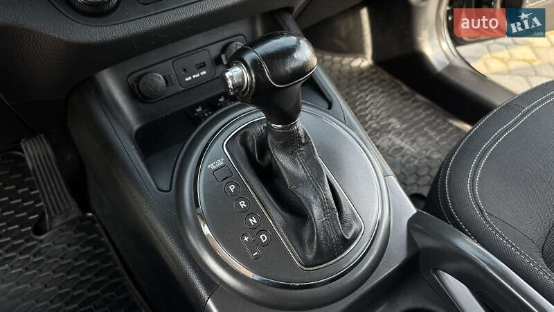 Внедорожник / Кроссовер Kia Sportage 2011 в Ивано-Франковске