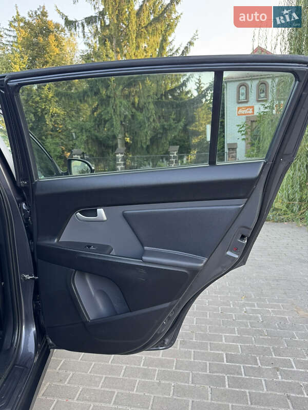 Позашляховик / Кросовер Kia Sportage 2011 в Радивиліві