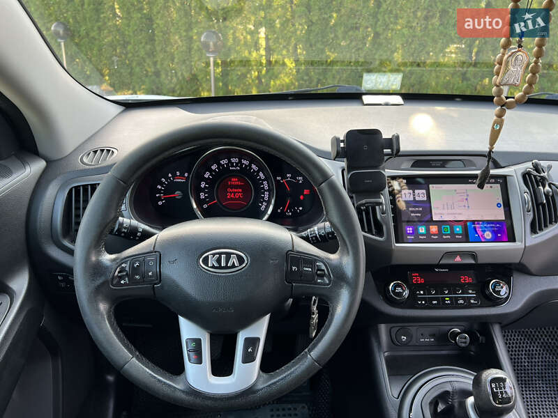 Позашляховик / Кросовер Kia Sportage 2011 в Дунаївцях