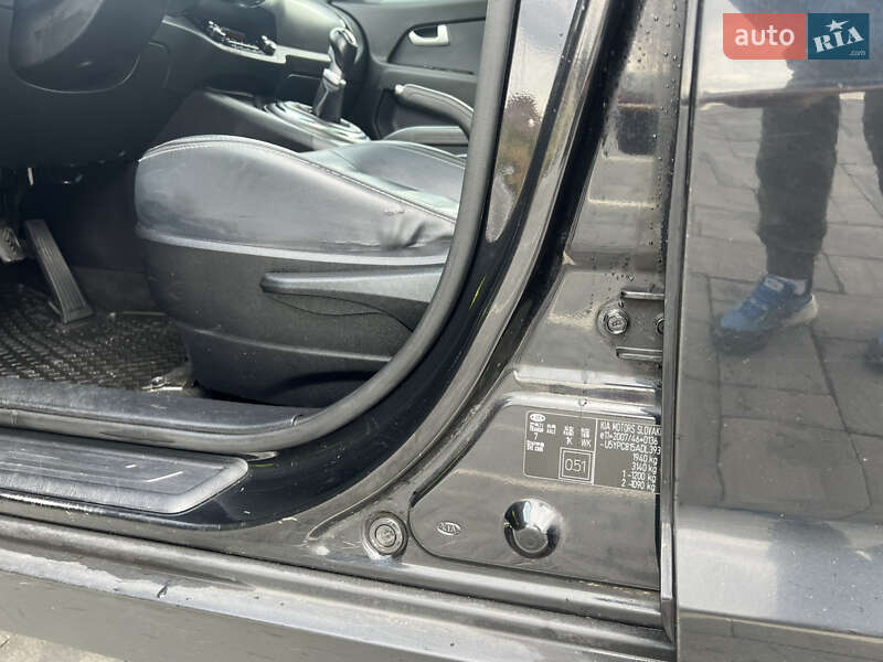 Внедорожник / Кроссовер Kia Sportage 2013 в Старой Выжевке