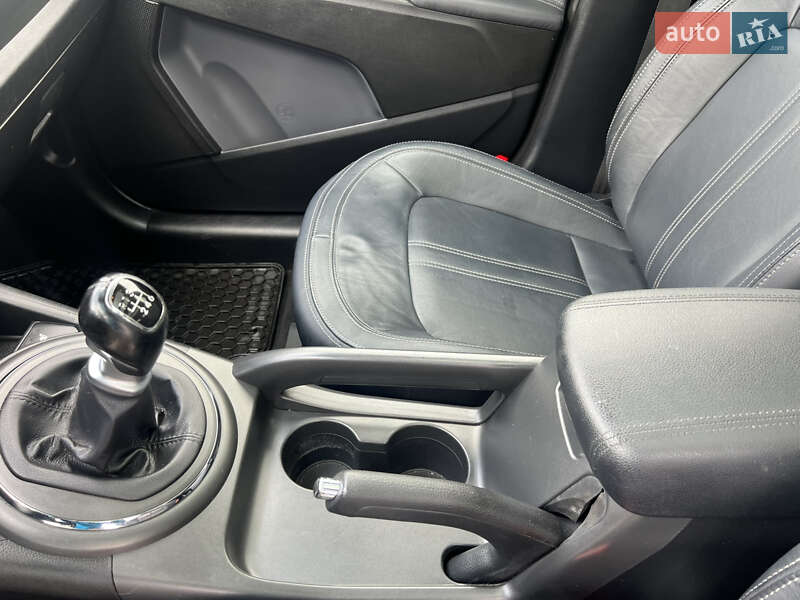 Внедорожник / Кроссовер Kia Sportage 2013 в Старой Выжевке