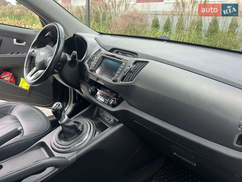 Внедорожник / Кроссовер Kia Sportage 2013 в Старой Выжевке