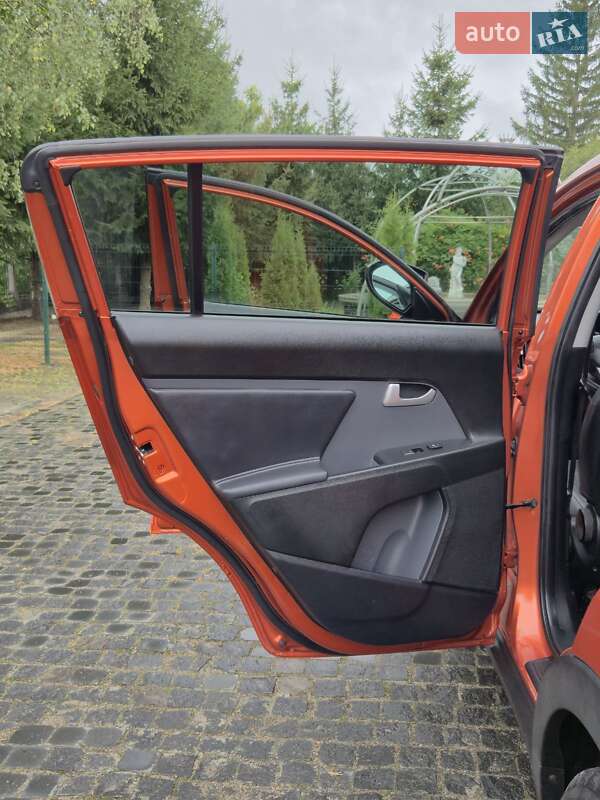 Позашляховик / Кросовер Kia Sportage 2012 в Золочеві