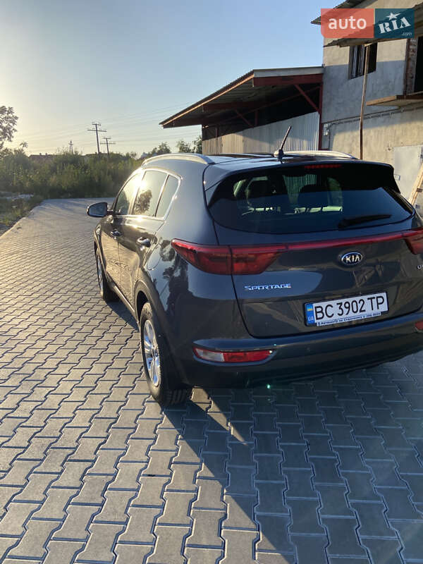 Внедорожник / Кроссовер Kia Sportage 2016 в Каменке-Бугской